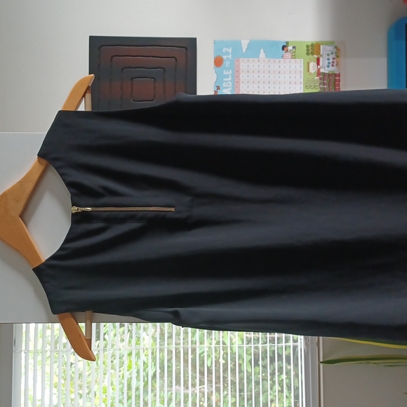 3/$12 Black top Chico - Picture 3 of 5